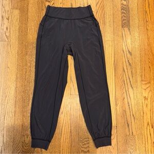Lululemon Womens Size 4 Sun Setter Jogger Pants Charcoal‎ Gray Comfy LW5BWHS